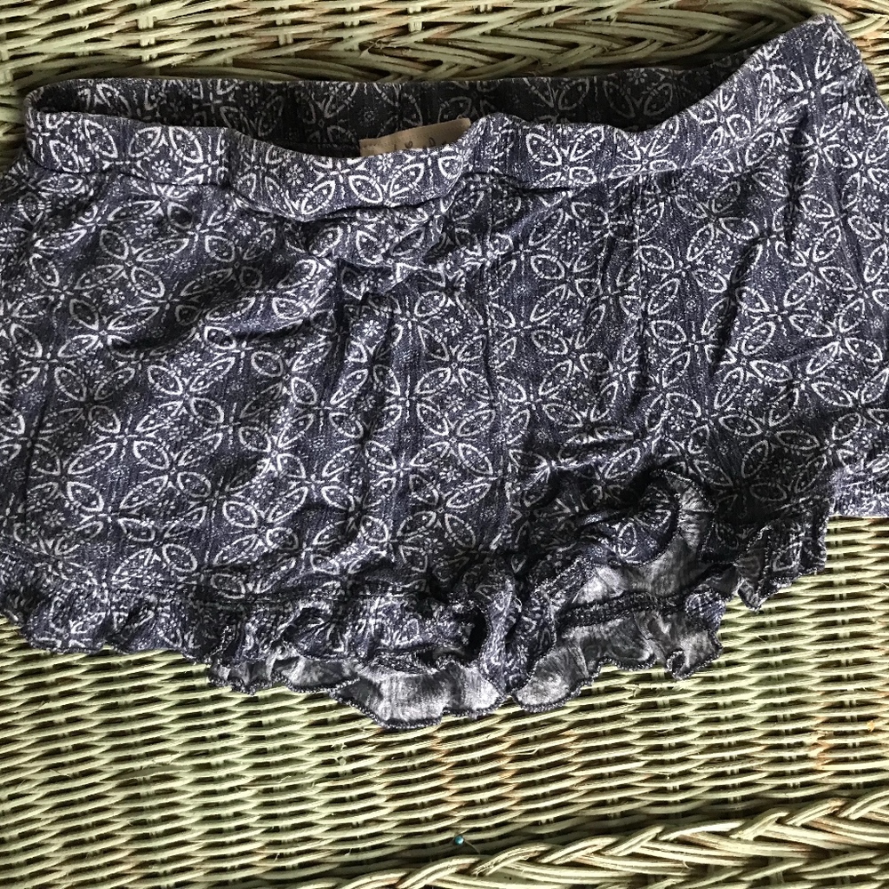 Patterned flowy shorts